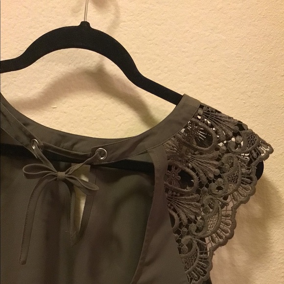 Army green blouse - Picture 3 of 4